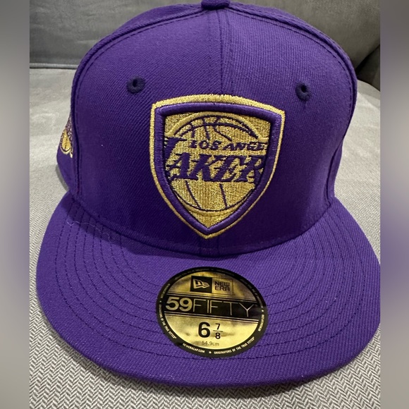 Men's Los Angeles Lakers New Era Purple Shield 59FIFTY Fitted Hat - Picture 1 of 15